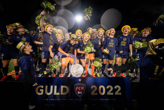 FC Rosengårds målvakt Teagan Micah och Fiona Brown jublar