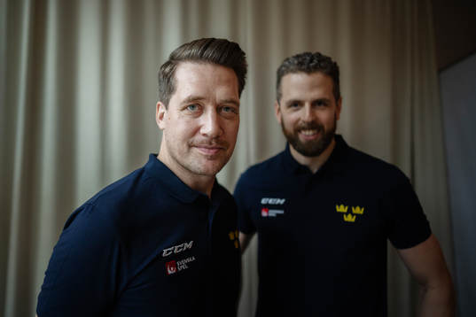 Sveriges förbundskaptener Sam Hallam (herr) och Ulf