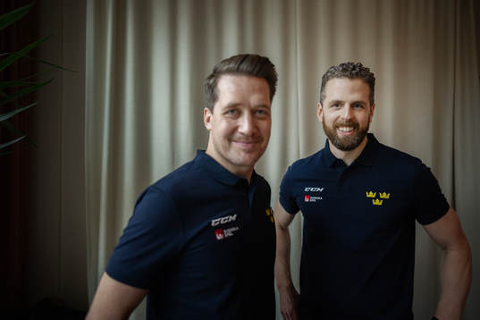 Sveriges förbundskaptener Sam Hallam (herr) och Ulf