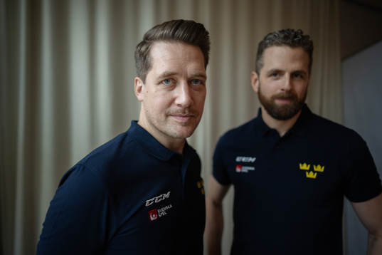 Sveriges förbundskaptener Sam Hallam (herr) och Ulf