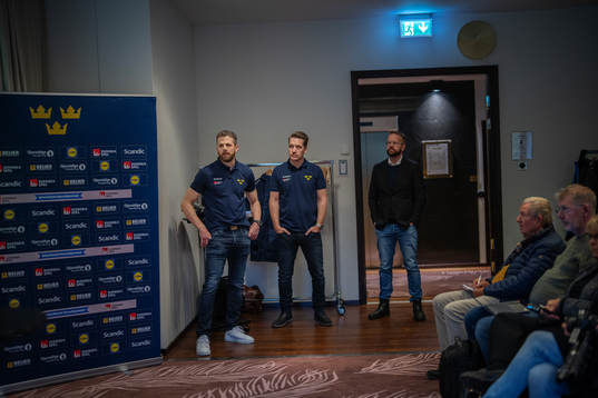 Sveriges förbundskaptener Sam Hallam (t h) och Ulf Lundberg