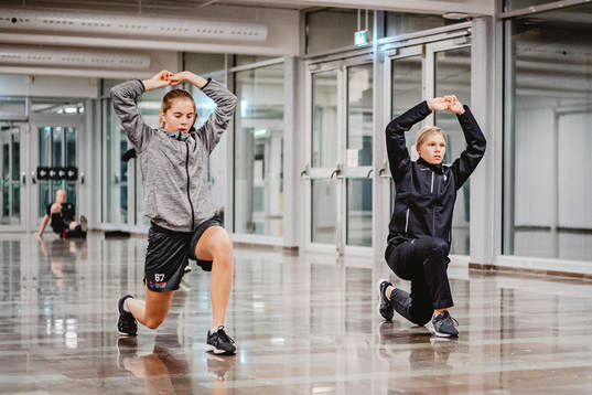 Frölundas Rebecka Durell och Ella Thorbard