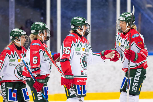 Frölundas Hanna Olsson jublar med lagkamrater