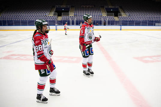 Frölundas Felicia Lindner och Ebba Strandberg deppar
