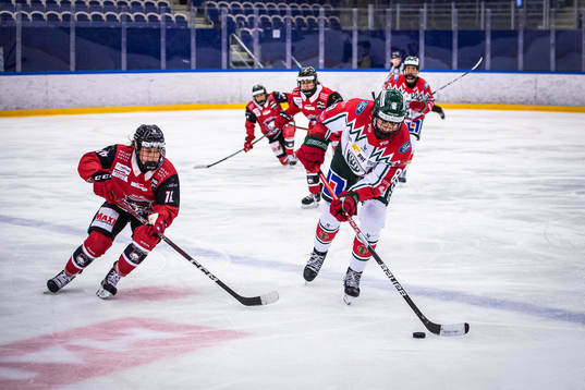 Malmö Redhawks Frida Kielstrup och Frölundas Karin