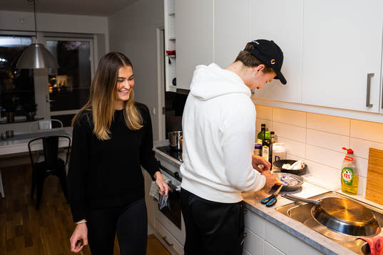 Sävehofs Stella Huselius och Frölundas Joel Ratkovic