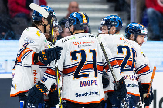 Växjös Tobias Rieder jublar med lagkamrater