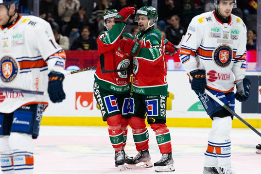 Frölundas Patrik Carlsson jublar ihop med Jere Innala