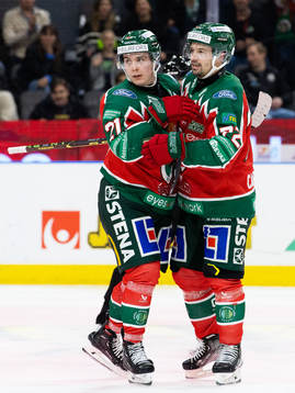 Frölundas Patrik Carlsson jublar ihop med Jere Innala