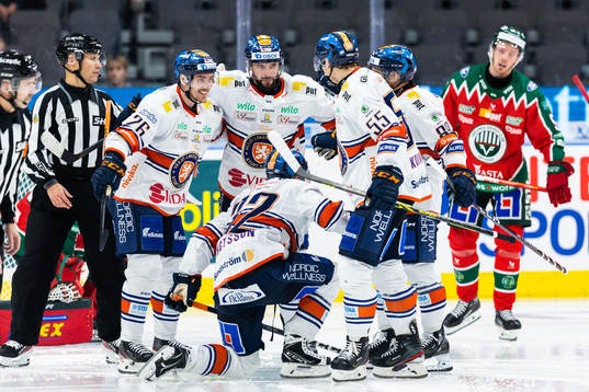 Växjös Tobias Rieder jublar