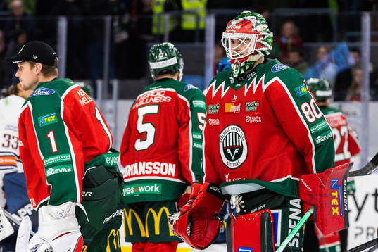 Frölundas målvakt Frederik Dichow deppar