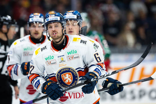 Växjös Manuel Ågren jublar