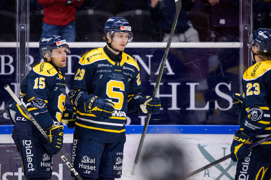 Södertäljes Eric Engstrand jublar