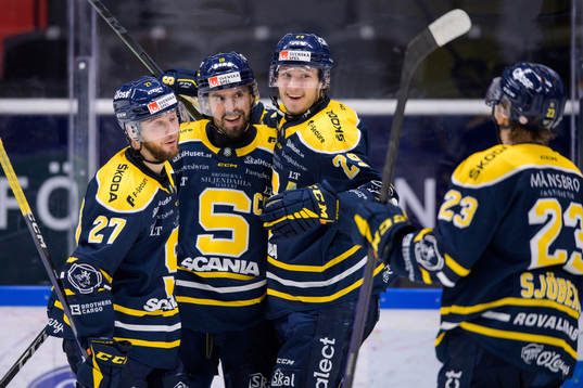 Södertäljes Linus Videll jublar