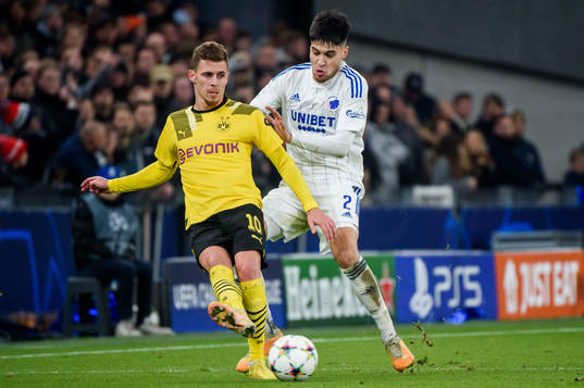 Thorgan Hazard of Dortmund and Kevin Diks of FC Copenhagen