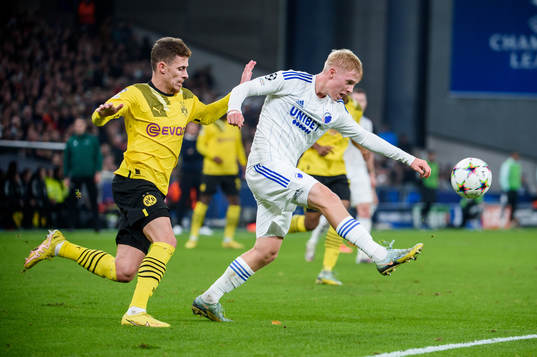 Thorgan Hazard of Dortmund and Hakon Arnar Haraldsson of FC