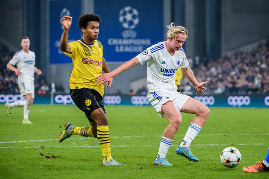 Karim Adeyemi of Dortmund and Victor Kristiansen of FC