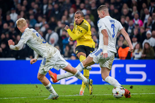 Donyell Malen of Dortmund against Hakon Arnar Haraldsson