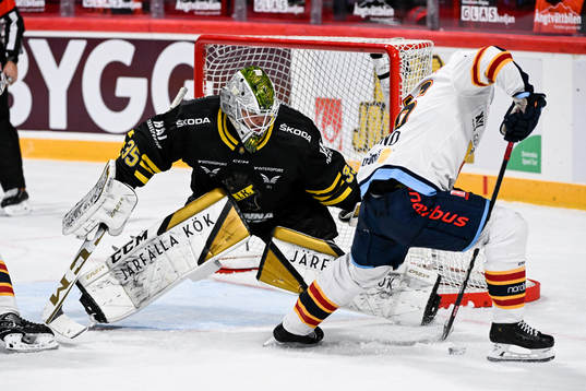 AIKs målvakt Niklas Lundström och Djurgårdens Tim