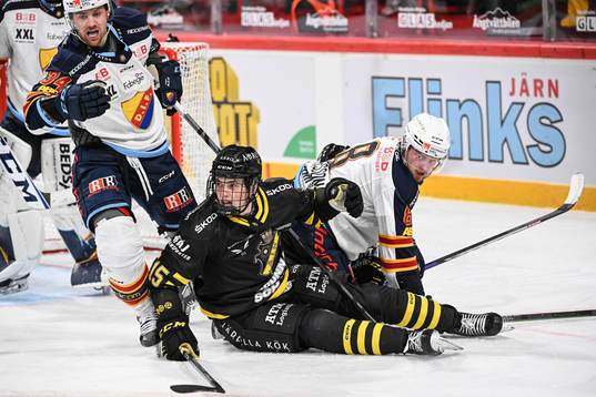 AIKs Dalibor Dvorsky mot Djurgårdens Daniel Brodin och