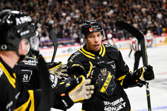AIKs Oscar Nord jublar
