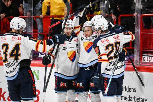 Djurgårdens Tim Söderlund jublar