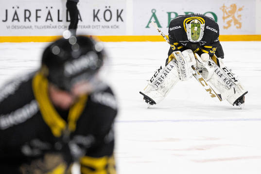 AIKs målvakt Niklas Lundström deppar
