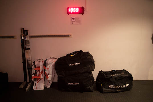 Ihoppackad hockeyutrustning