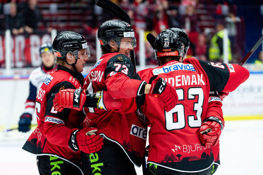 Malmö Redhawks Adam Ollas Mattsson jublar