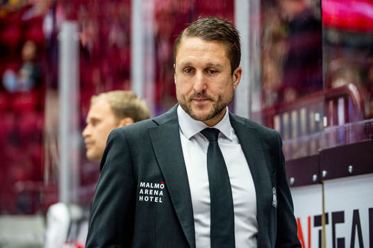 Malmö Redhawks tränare Tomas Kollar deppar