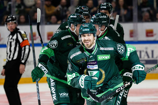 Färjestads August Tornberg jublar