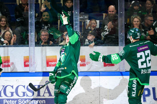 Färjestads Oscar Lawner jublar