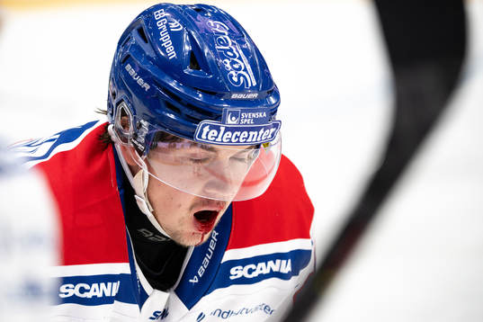 Oskarshamns Lukas Pilö har ont