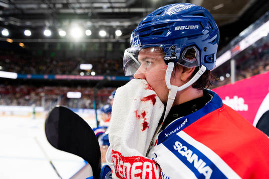 Oskarshamns Lukas Pilö har ont