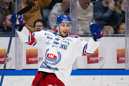 Oskarshamns Ahti Oksanen jublar