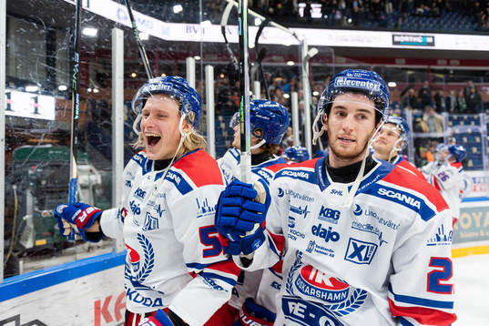 Oskarshamns Anthon Eriksson och Blaine Byron jublar
