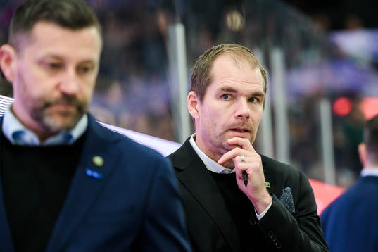 Färjestads huvudtränare Tomas Mitell deppar
