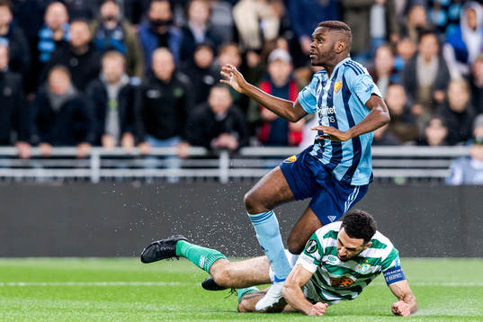 Joel Asoro of Djurgården and Roberto Lopes of Shamrock