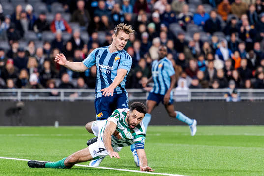 Hampus Finndell of Djurgården and Roberto Lopes of