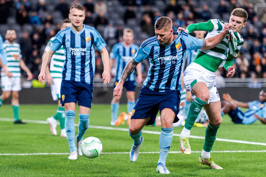 Victor Edvardsen of Djurgården and Sean Gannon of Shamrock