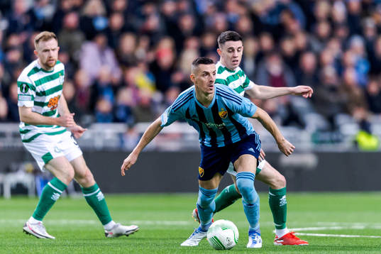 Haris Radetinac of Djurgården and Gary O Neill of Shamrock