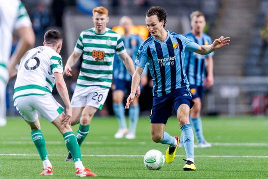 Gary O Neill of Shamrock Rovers and Hjalmar Ekdal of