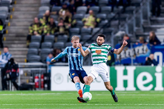 Kalle Holmberg of Djurgården and Roberto Lopes of Shamrock