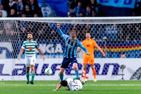 Kalle Holmberg of Djurgården and Gary O Neill of Shamrock