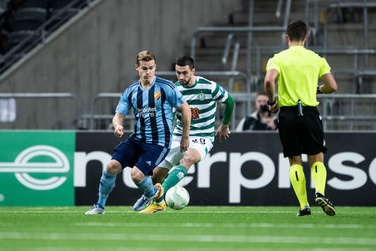 Hampus Finndell of Djurgården and Rory Gaffney of Shamrock