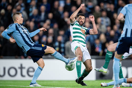 Elias Andersson of Djurgården and Roberto Lopes of