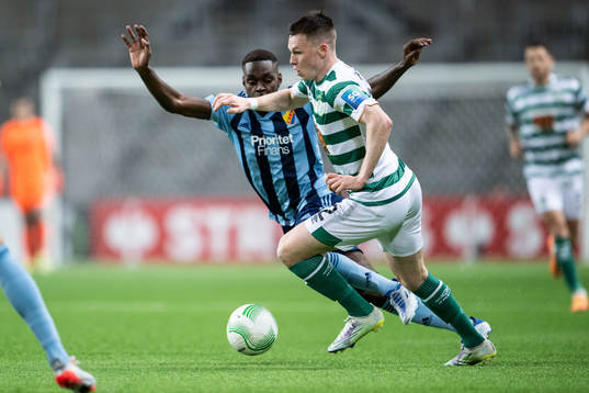 Joel Asoro of Djurgården and Andrew Lyons of Shamrock
