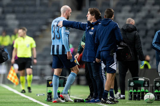 Marcus Danielson of Djurgården leaves the pitch injured