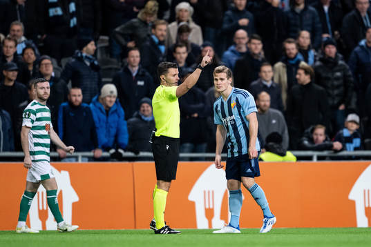 Hampus Finndell of Djurgården in discussion with Referee