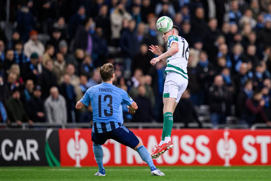 Hampus Finndell of Djurgården and Gary O Neill of Shamrock